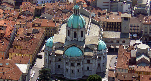 Foto dall'altro della Cattedrale di Como