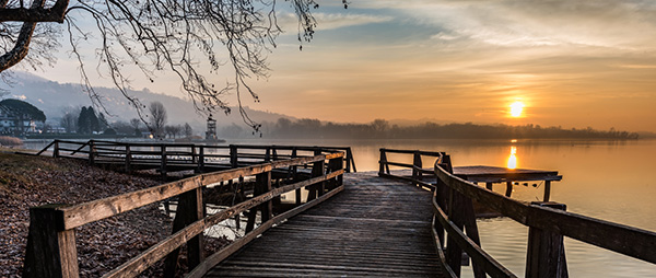 Foto della vista del Lago di Varese dalla città di Gavirate